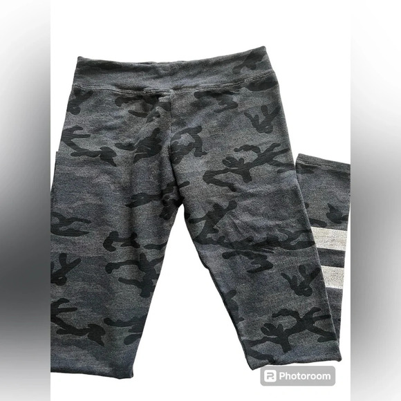 Sundry Pants - Sundry striped leggings